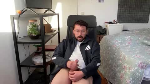 Snapshot of ovidius96 chatting on November 17, 2:23 pm ovidius96 online show from November 17, 2:23 pm