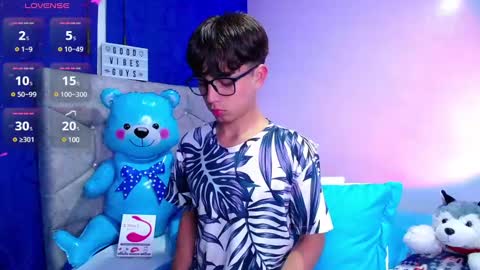 Owen  Independent model  online show from December 2, 5:59 am