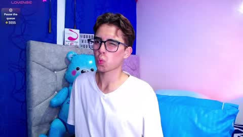 Owen  Independent model  online show from January 29, 6:54 am