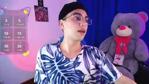 Snapshot of owenblue__ chatting on July 16, 9:15 am Owen Independent model online show from July 16, 9:15 am