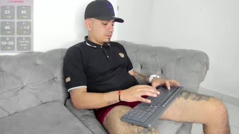 Snapshot of owensttone chatting on September 25, 5:00 am O W E N - S T O N E online show from September 25, 5:00 am