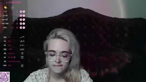 Snapshot of oxcysecret chatting on July 4, 9:10 pm Oxcy online show from July 4, 9:10 pm
