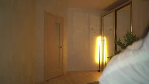 Snapshot of oxxme chatting on April 30, 9:37 am Oxana Hi friends all my videos are 50 off check my bio online show from April 30, 9:37 am