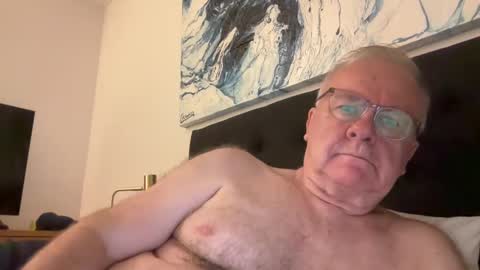 ozhairybearxxxx online show from December 3, 11:01 am