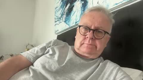 ozhairybearxxxx online show from January 23, 5:56 am