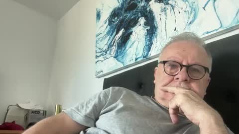 ozhairybearxxxx online show from March 26, 12:17 am