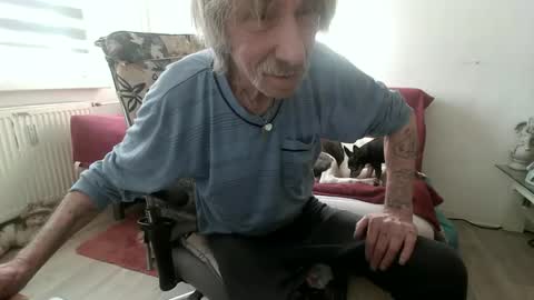 Snapshot of p83291869 chatting on March 2, 8:32 am p83291869 online show from March 2, 8:32 am