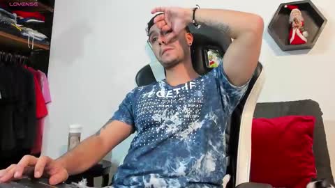 Snapshot of p_jhon chatting on December 10, 10:26 pm P online show from December 10, 10:26 pm