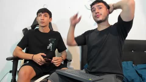 Snapshot of p_jhon chatting on December 30, 10:45 pm P online show from December 30, 10:45 pm