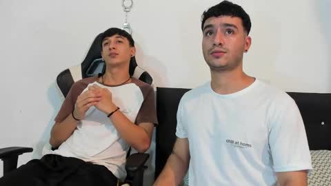 Snapshot of p_jhon chatting on February 2, 10:06 pm P online show from February 2, 10:06 pm