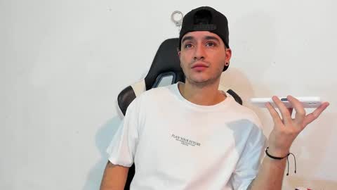 Snapshot of p_jhon chatting on February 14, 3:05 pm P online show from February 14, 3:05 pm