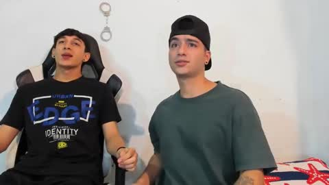 Snapshot of p_jhon chatting on February 17, 12:10 am P online show from February 17, 12:10 am