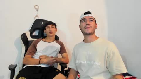 Snapshot of p_jhon chatting on February 23, 2:07 am P online show from February 23, 2:07 am