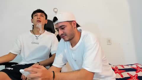 Snapshot of p_jhon chatting on February 24, 2:30 am P online show from February 24, 2:30 am