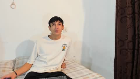 Snapshot of p_jhon chatting on March 2, 4:17 am P online show from March 2, 4:17 am