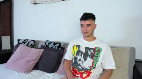 Snapshot of p_jhon chatting on September 11, 12:33 am P online show from September 11, 12:33 am