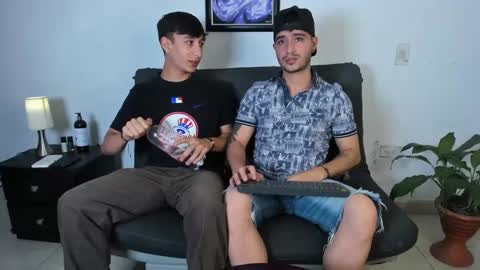 Snapshot of p_jhon chatting on September 30, 9:31 pm P online show from September 30, 9:31 pm