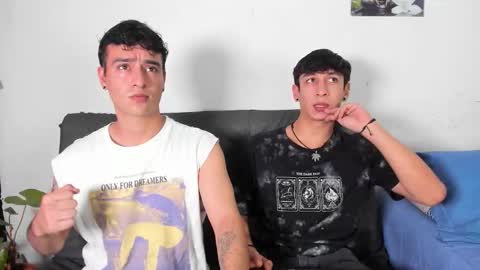 Snapshot of p_jhon chatting on November 9, 11:14 pm P online show from November 9, 11:14 pm