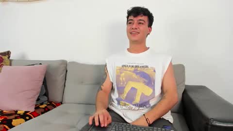 Snapshot of p_jhon chatting on November 26, 2:34 am P online show from November 26, 2:34 am