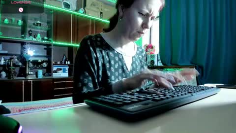 Ella online show from March 11, 2:40 pm