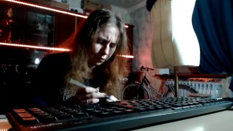 Snapshot of pa1e_pr1ncess chatting on April 19, 12:00 am Ella online show from April 19, 12:00 am
