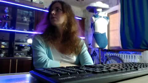 Snapshot of pa1e_pr1ncess chatting on May 1, 6:29 am Ella online show from May 1, 6:29 am