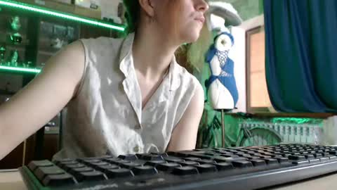 Snapshot of pa1e_pr1ncess chatting on May 2, 6:40 am Ella online show from May 2, 6:40 am
