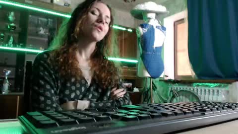 Snapshot of pa1e_pr1ncess chatting on May 3, 6:08 am Ella online show from May 3, 6:08 am