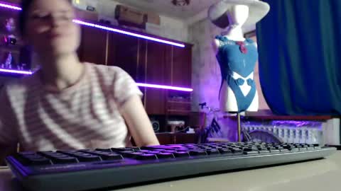 Snapshot of pa1e_pr1ncess chatting on May 14, 7:37 am Ella online show from May 14, 7:37 am