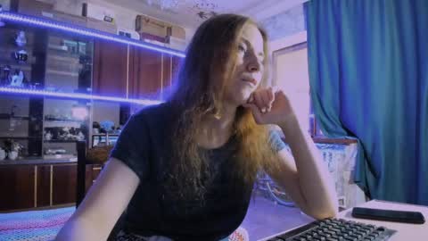 Snapshot of pa1e_pr1ncess chatting on June 4, 7:25 am Ella online show from June 4, 7:25 am