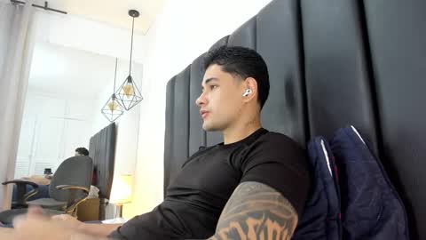 Javi    online show from February 5, 1:05 pm