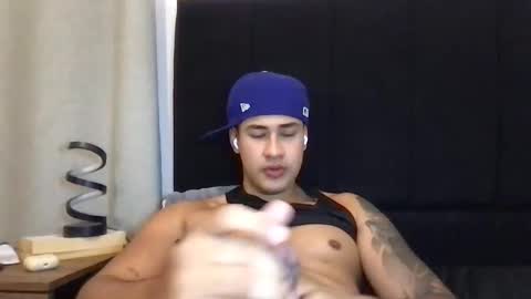 Javi    online show from June 8, 12:58 am