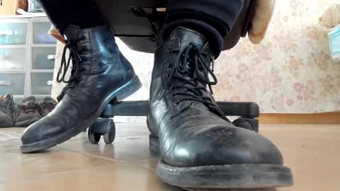 Snapshot of pablomenesssl chatting on December 5, 8:23 am Pablo Meness online show from December 5, 8:23 am