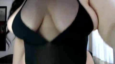 Snapshot of page_girl chatting on October 20, 8:20 pm Page 3 online show from October 20, 8:20 pm