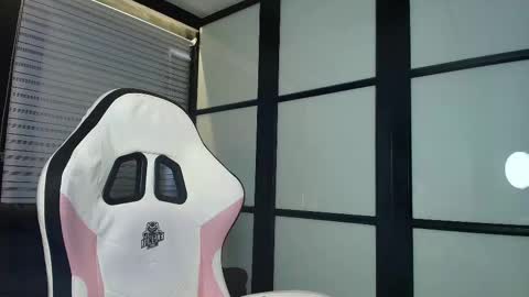 Paige online show from March 6, 9:09 pm