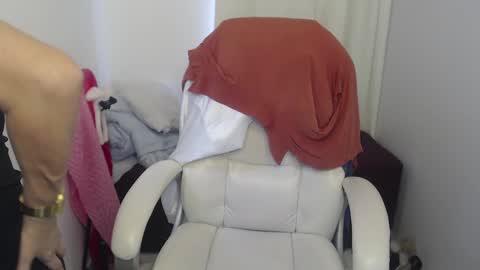 Snapshot of paiper_halliwey_ chatting on December 3, 7:55 pm paiper online show from December 3, 7:55 pm