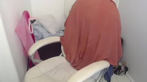 Snapshot of paiper_halliwey_ chatting on December 3, 11:02 pm paiper online show from December 3, 11:02 pm