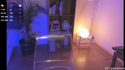 Snapshot of pambloom_ chatting on November 8, 11:03 pm online show from November 8, 11:03 pm