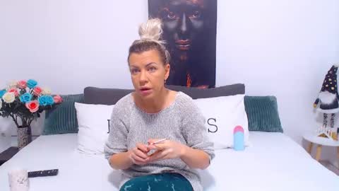 PAMEL ISSY online show from February 2, 6:37 am