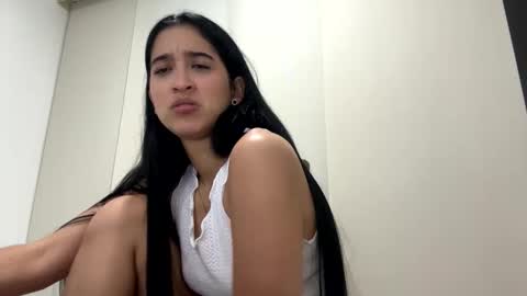 pamela_milleer online show from December 28, 3:37 am