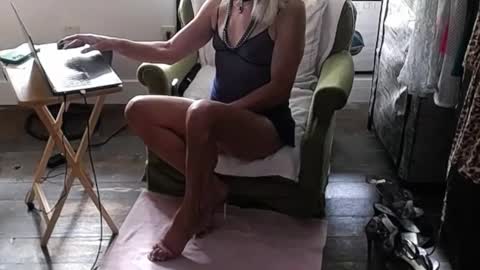 Snapshot of pammy_cd chatting on October 4, 2:26 pm Sluttie Pammy online show from October 4, 2:26 pm