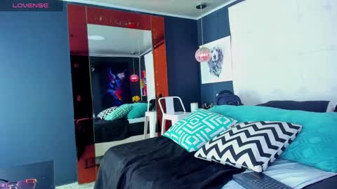 ---Pandora--- online show from December 24, 4:19 pm