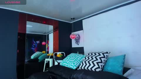 ---Pandora--- online show from December 27, 7:35 pm