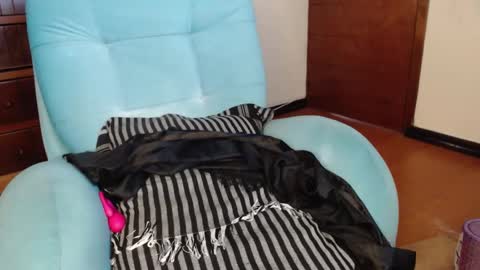 Carolinesworldx online show from March 21, 12:54 pm