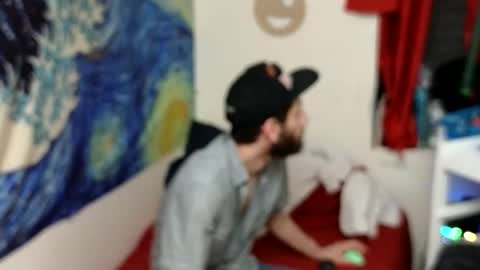 Snapshot of pantslesstraveler_plt chatting on December 19, 8:23 am PantsLessTraveler online show from December 19, 8:23 am