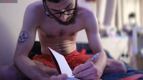 Snapshot of pantslesstraveler_plt chatting on December 24, 1:50 pm PantsLessTraveler online show from December 24, 1:50 pm