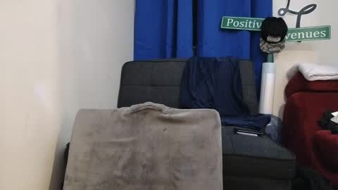 Snapshot of pantslesstraveler_plt chatting on March 8, 12:30 pm PantsLessTraveler online show from March 8, 12:30 pm