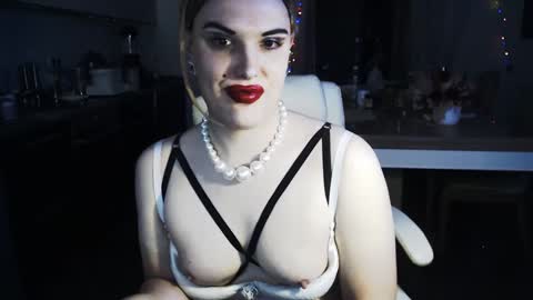 Snapshot of paoladoll chatting on December 6, 2:38 pm Sarina Williams online show from December 6, 2:38 pm