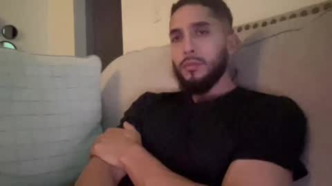 Snapshot of papicubano_guapo23cm chatting on October 23, 4:23 am papicubano_guapo23cm online show from October 23, 4:23 am