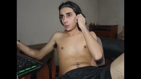 Snapshot of papito20cm chatting on December 13, 2:43 am Lau online show from December 13, 2:43 am